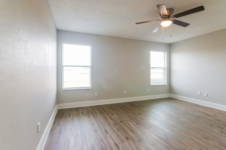 Building Photo - 10769 Braemoor Dr