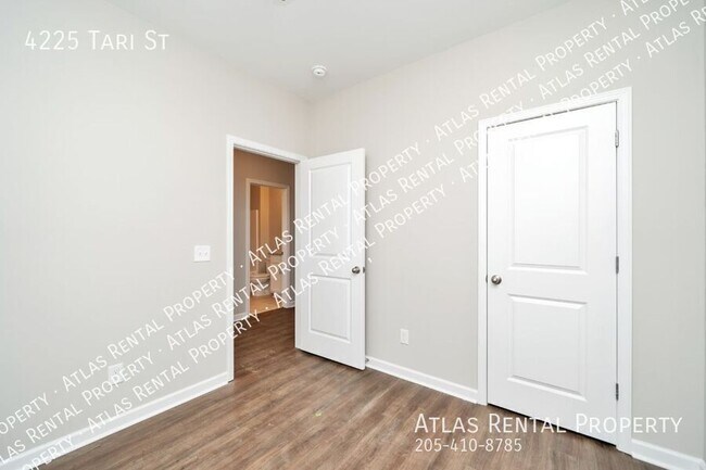 Building Photo - 4225 Tari St