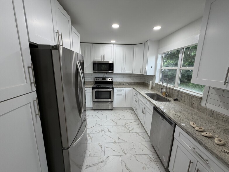 Building Photo - 2 Bed/1 Bath