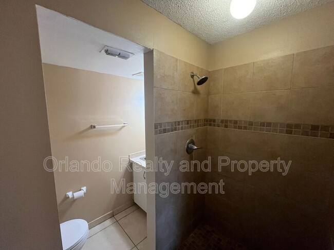 Building Photo - 204 Canterbury Ct