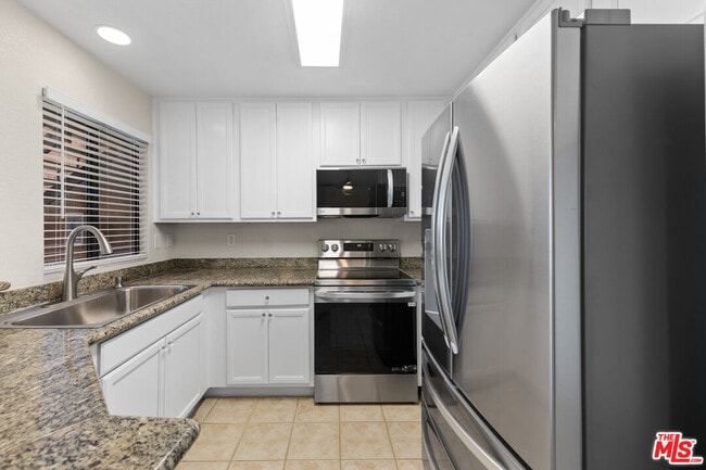 Building Photo - 78650 Ave 42 Ave