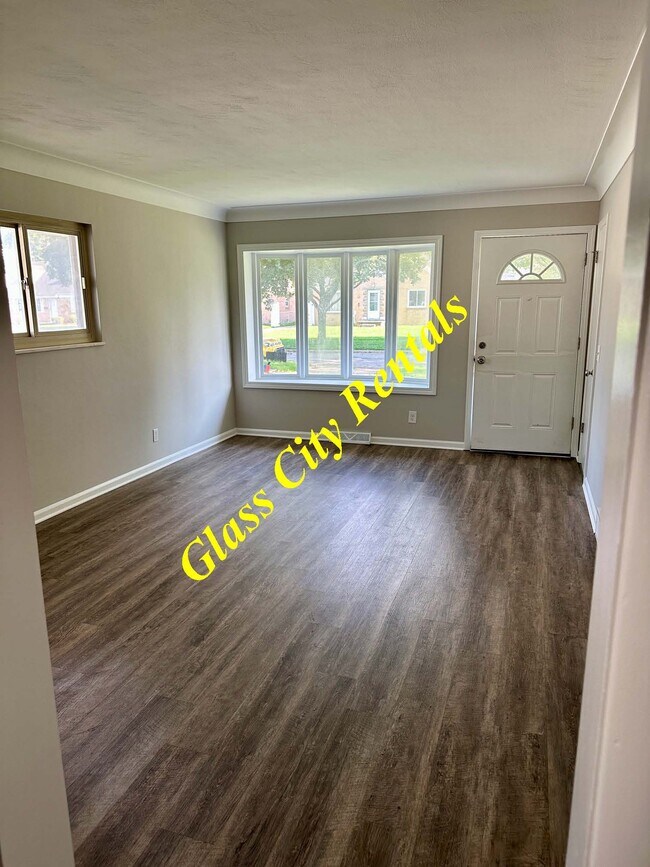 Building Photo - 650 Sandralee Dr