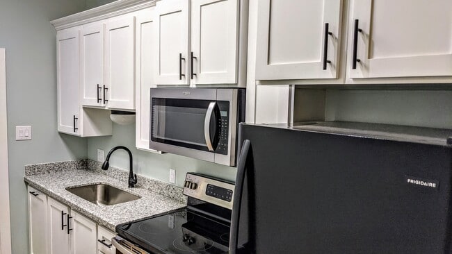 Building Photo - 919 Hendricks Ave