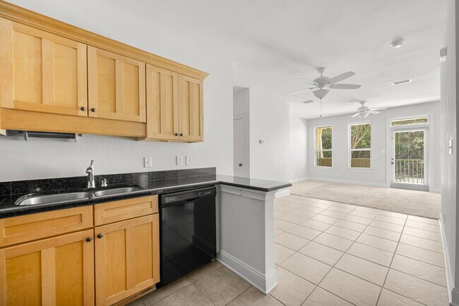 Building Photo - 11 S Wildflower Dr