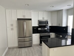 Building Photo - Spacious-Bright 3 Bedroom 2.5 Two story Ba...