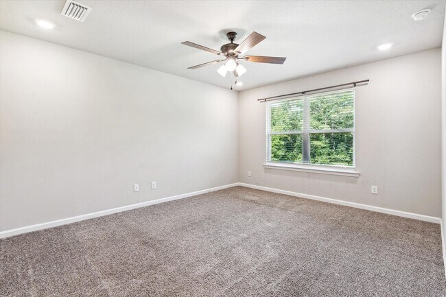 Building Photo - Four Bedroom in West Mobile