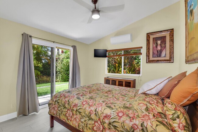 Building Photo - Pet Friendly, Fully Furnished Home in Keau...