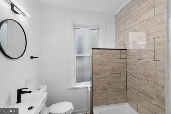 Building Photo - 1616 W 16th St