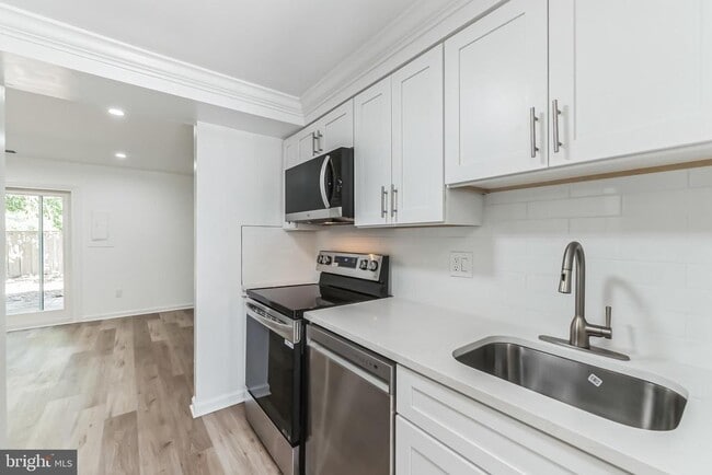 Building Photo - 630 Clearwater Ct