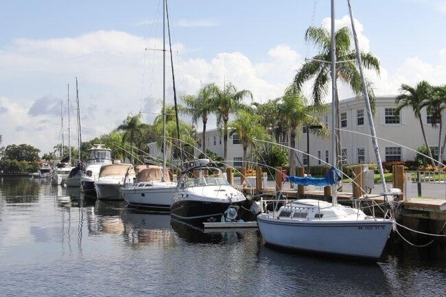 Building Photo - 6219 Bay Club Dr