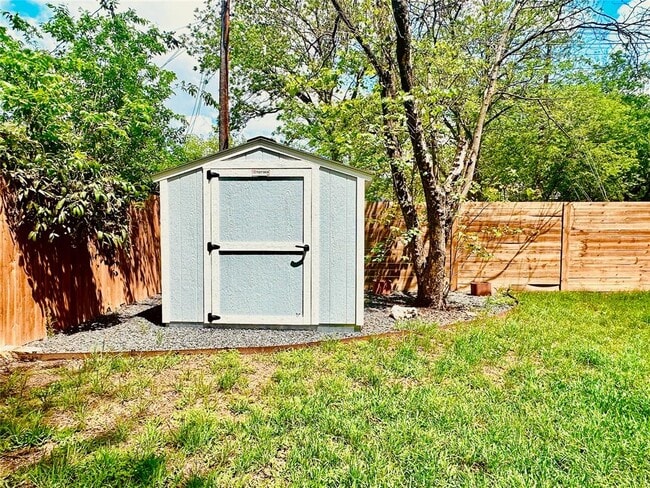 Building Photo - 4803 Everglade Dr