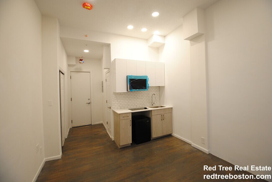Primary Photo - 270 Newbury St