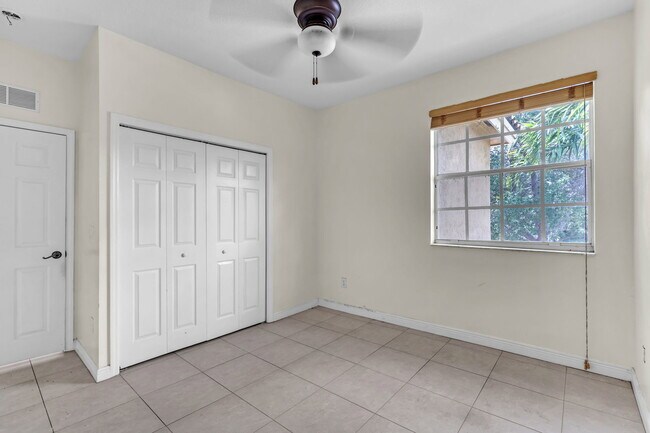 Building Photo - 5149 SW 137th Ave