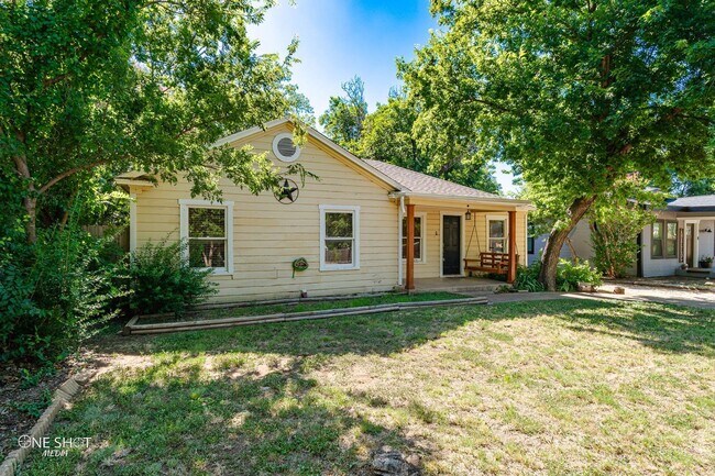 Building Photo - 1333 Amarillo St