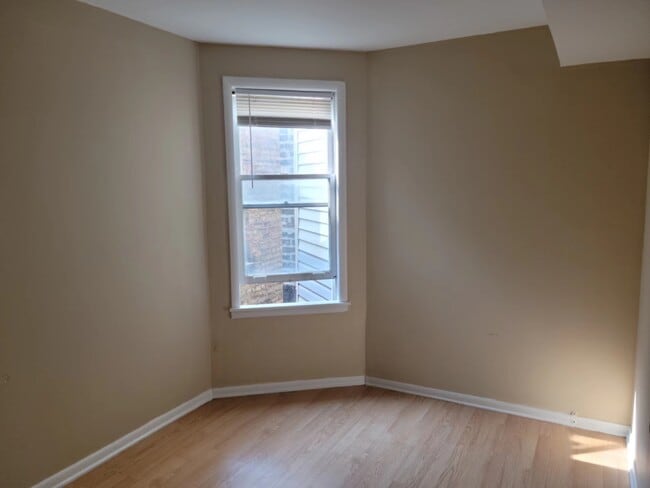 Building Photo - 3252 W Armitage Ave