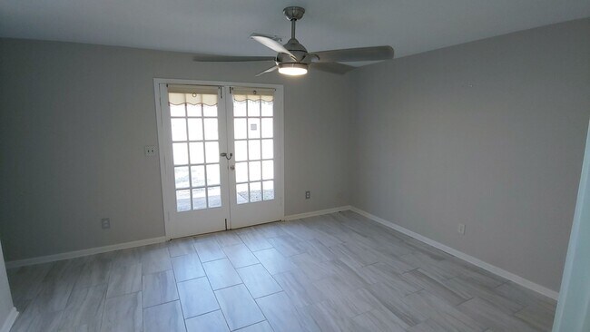 Building Photo - Very Nice 4 Bedroom Home in Woodland Forest