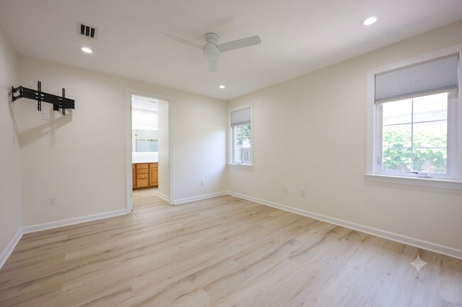 Building Photo - Church Street Village Home For Rent