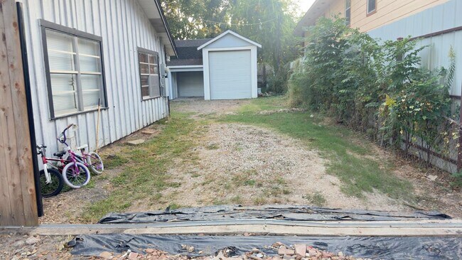 Building Photo - 4419 Continental Dr