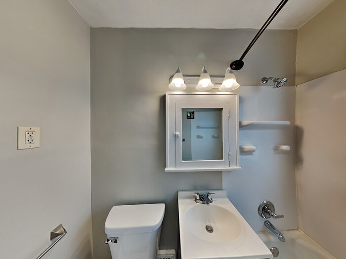 Building Photo - 3223 N Aldrich Ave