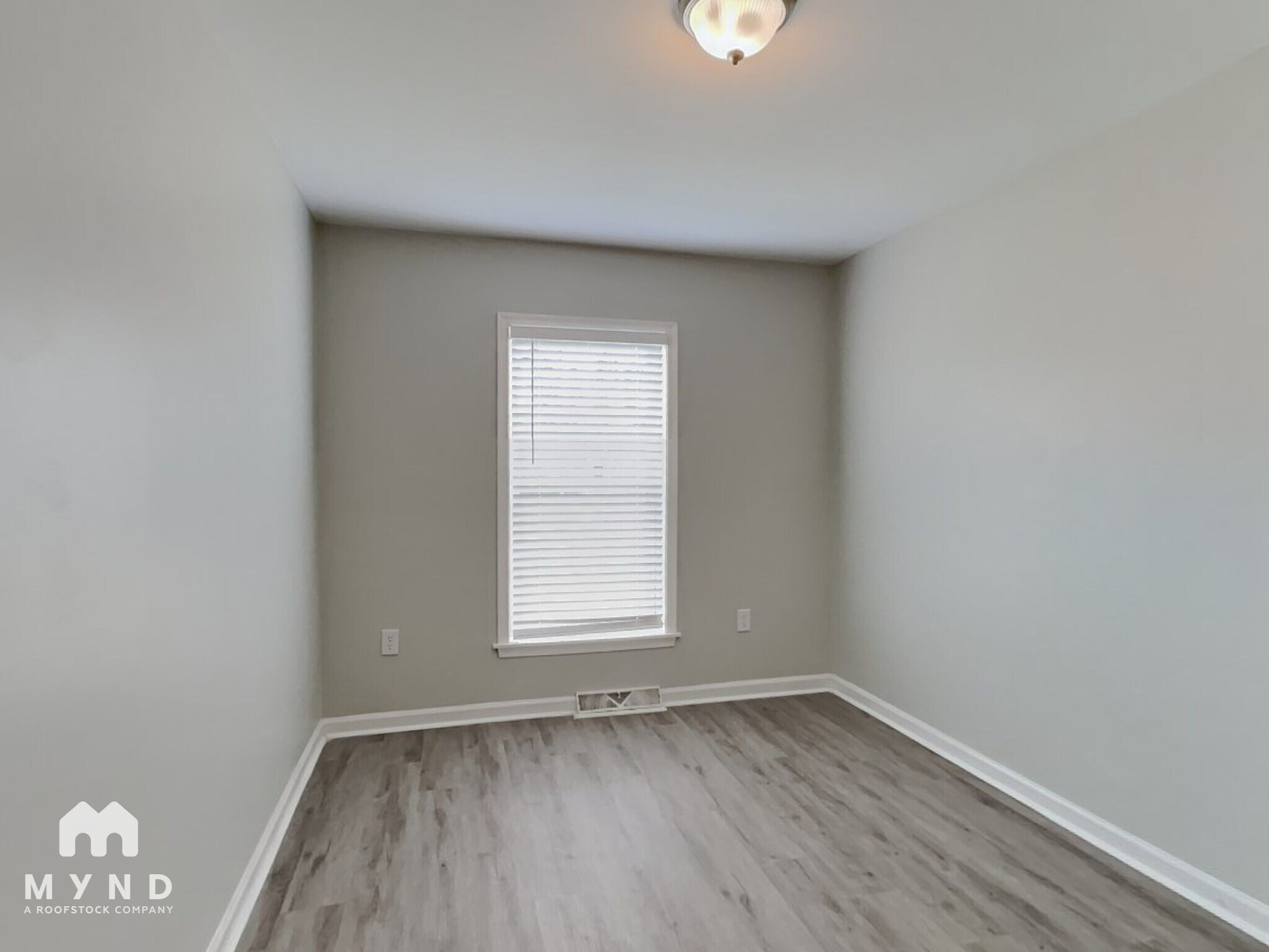 Building Photo - 215 Clearwater Dr