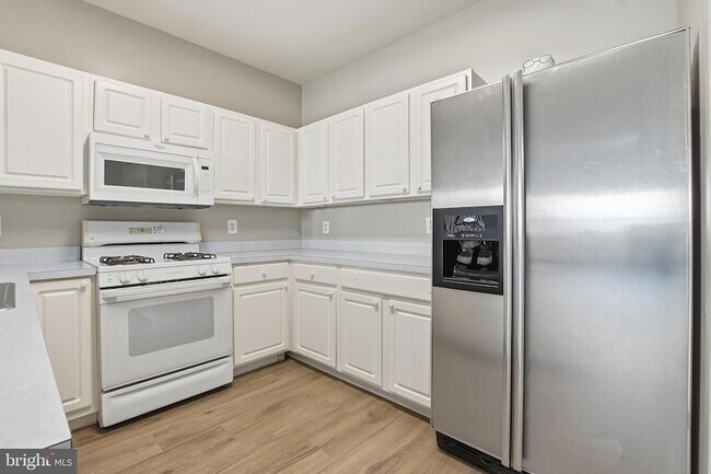 Building Photo - 9212 Azure Ct