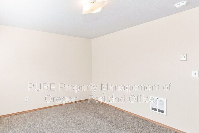 Building Photo - 2619 SE 125th Ave