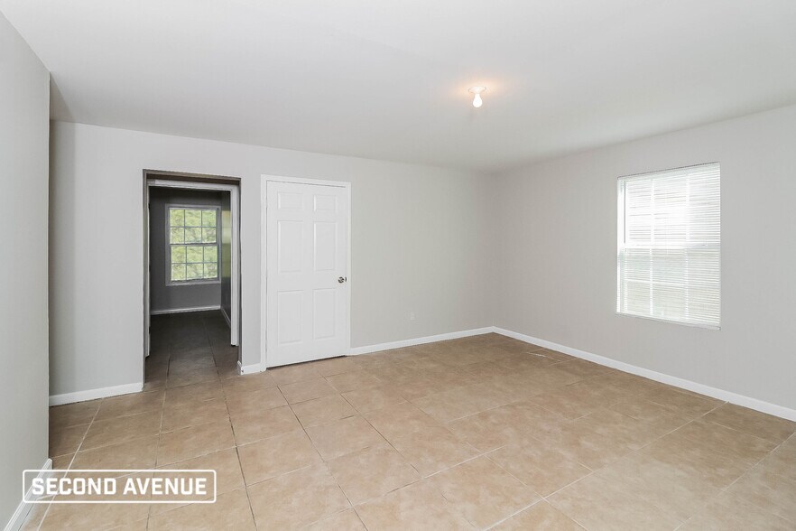 Building Photo - 6850 John Clark Dr