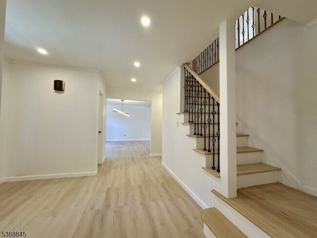Building Photo - 115 Ormont Rd