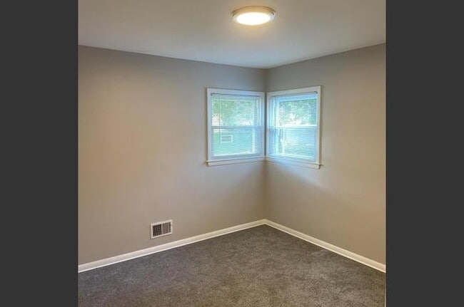 Building Photo - 6923 W Tallmadge Pl