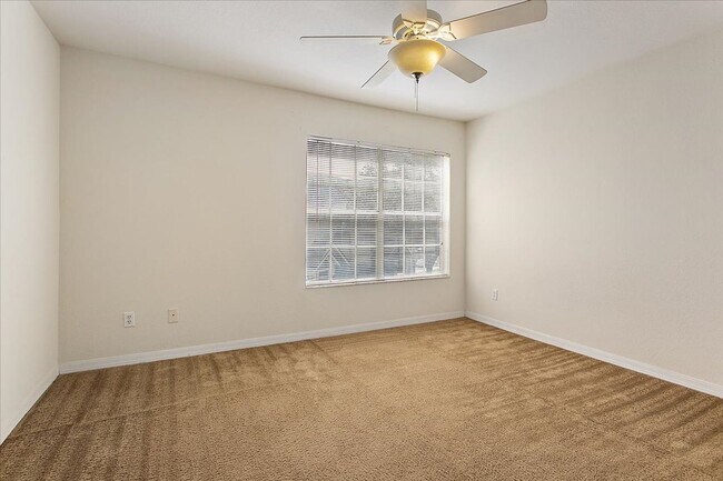 Building Photo - Terrific Bishops Court Townhouse!