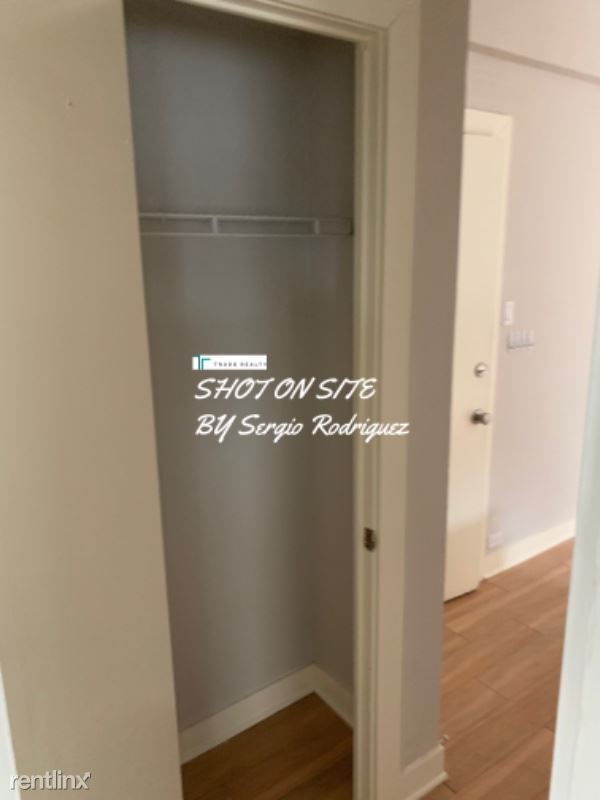 Building Photo - 3754 N Southport Ave