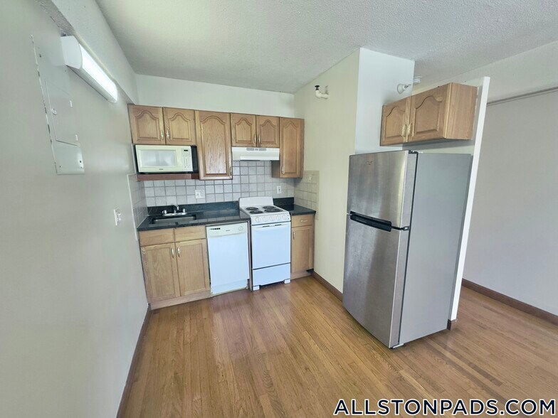 Building Photo - 1110 Commonwealth Ave