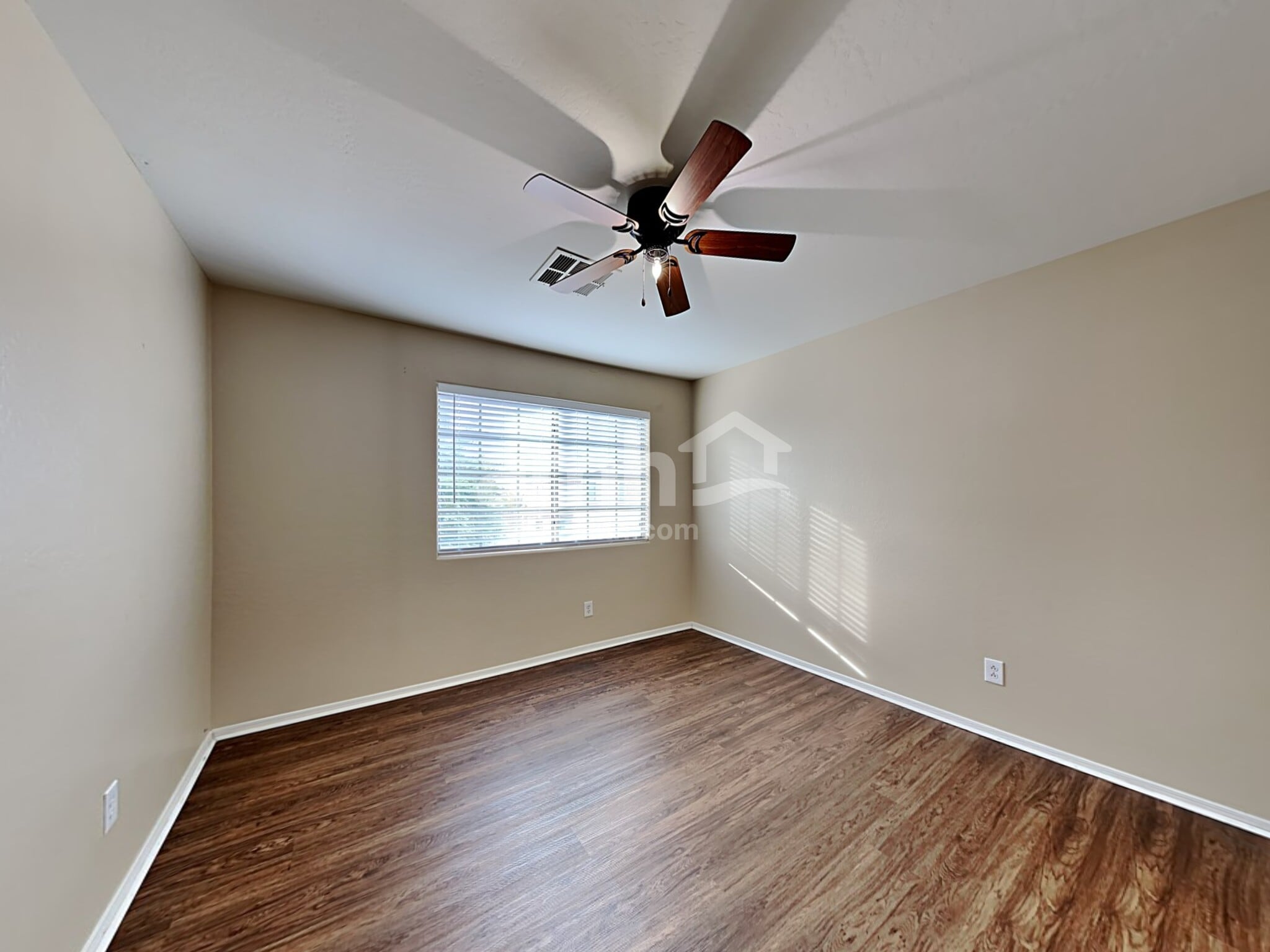 Building Photo - 8621 N 68th Ln