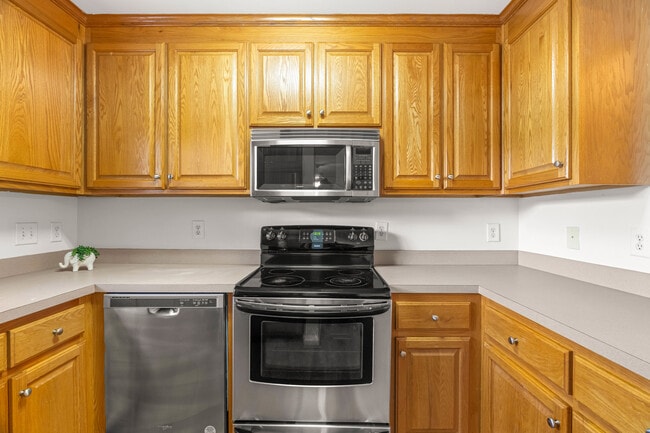 Building Photo - 2221 Mountain Mist Ct