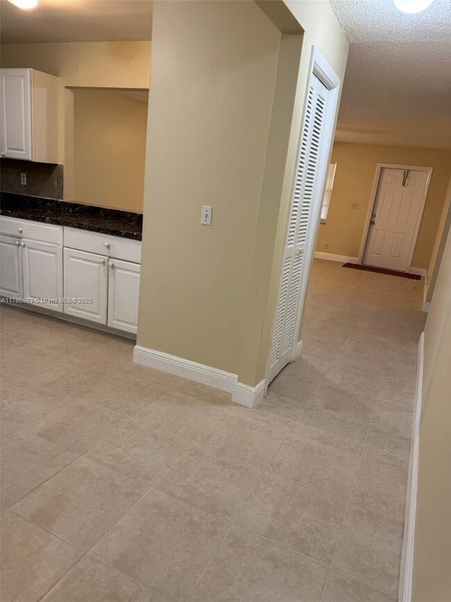 Building Photo - 4063 SW 51st St