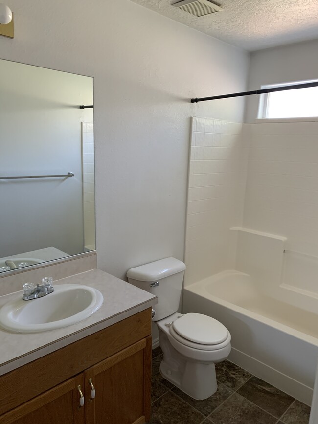 Building Photo - PPM Lease & Management (417)