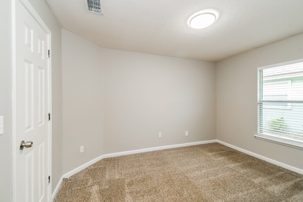 Building Photo - 45098 Amhurst Oaks Dr