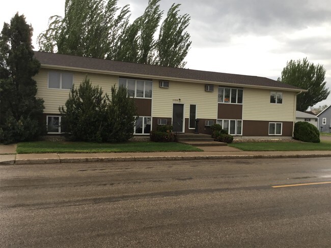 Building Photo - 1105 E Bowen Ave