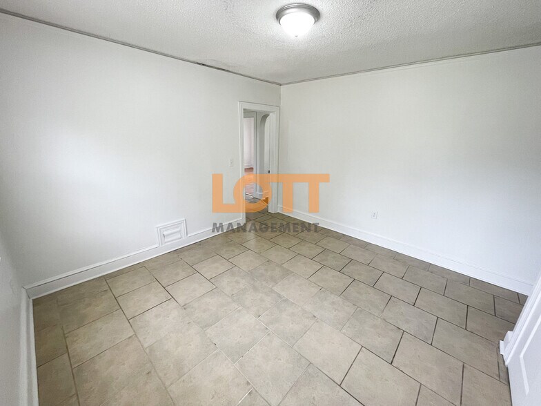 Building Photo - 13 Irene Cir