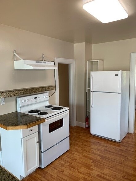 Kitchen - 2717 Mill Ave