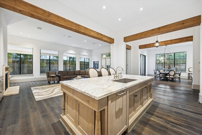 Building Photo - 5353 Lampasas St