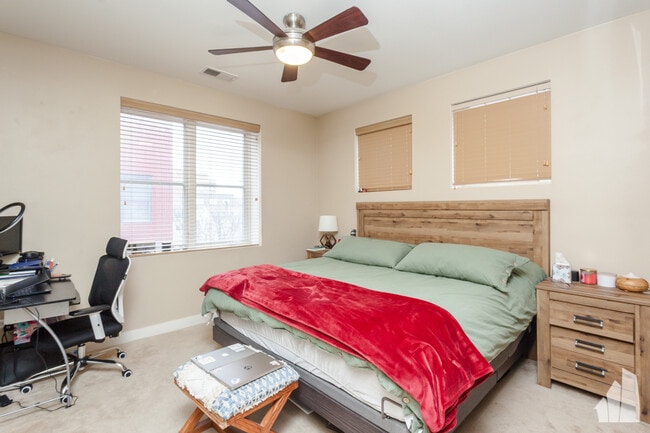 Building Photo - 648 W 16th St