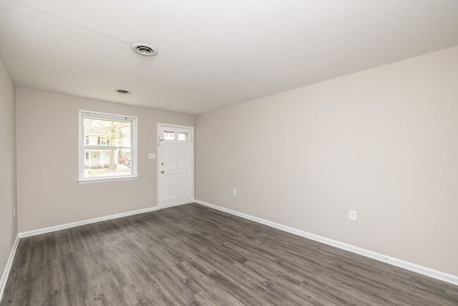 Building Photo - Charming 2-Bedroom Duplex in Colonial Heights