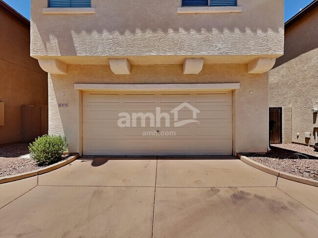 Building Photo - 3774 E Santa Fe Ln