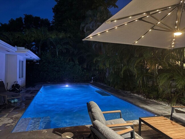 Building Photo - 2020 Coral Reef Dr