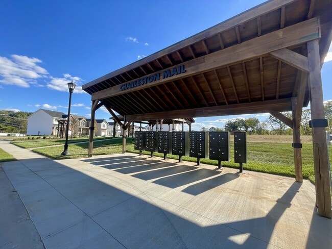 Building Photo - 3 Bedroom 2 1/2 Bath Luxury Home Near Madison Street!