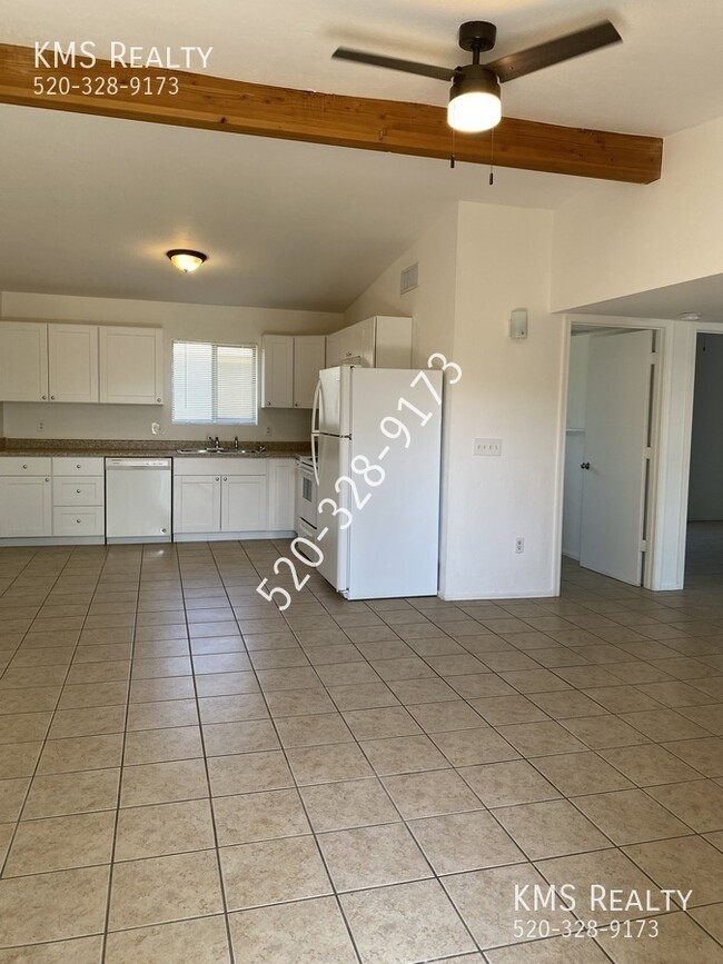 Building Photo - 5126 E Bellevue St