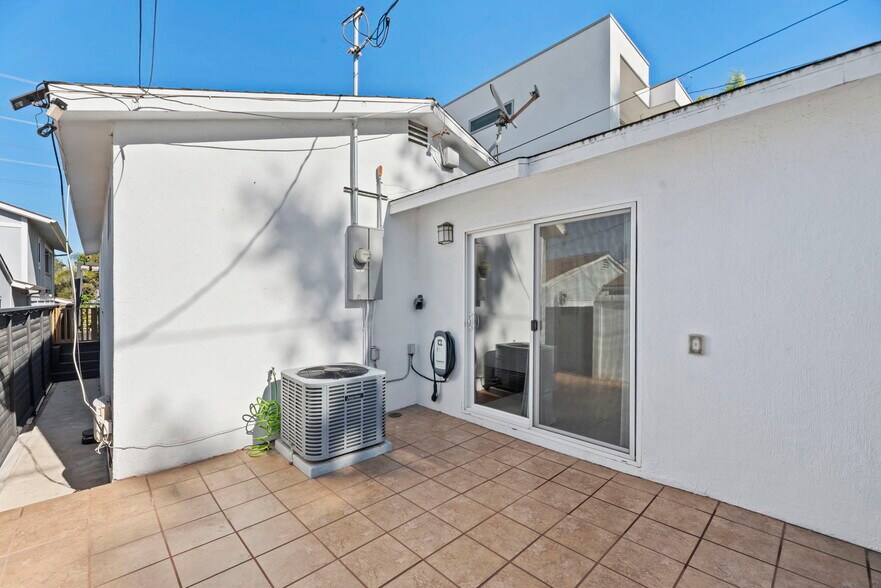 Building Photo - 662 Rosecrans Ave