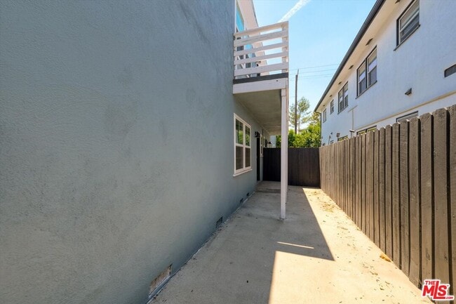Building Photo - 11683 Chandler Blvd
