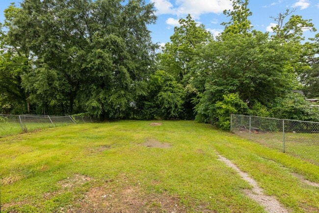 Building Photo - Charming 4 Bedroom, 2 Bathroom house